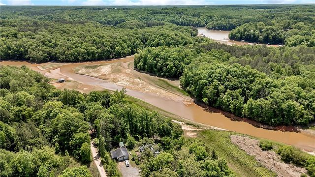 110 Lakeshore Lane, Seneca, SC 29678