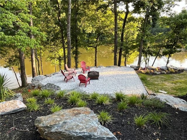 110 Lakeshore Lane, Seneca, SC 29678