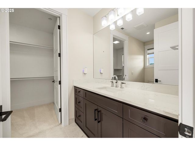 900 Nw 216TH St, Ridgefield, WA 98642