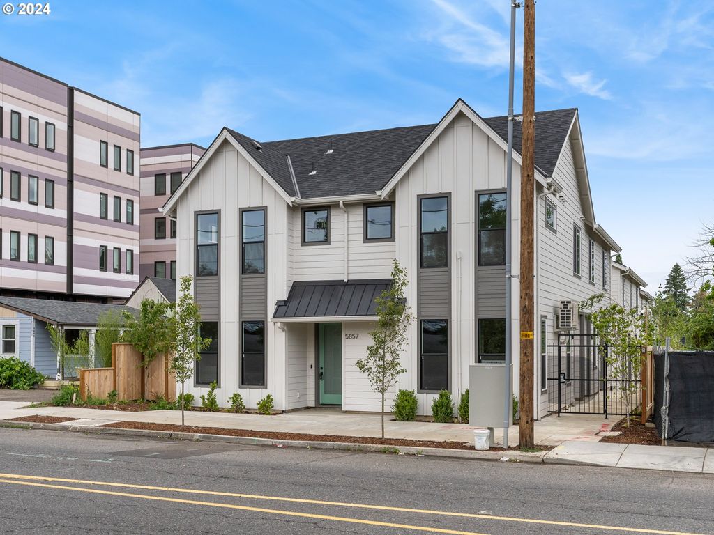 5871 Ne Prescott St 8, Portland, OR 97218