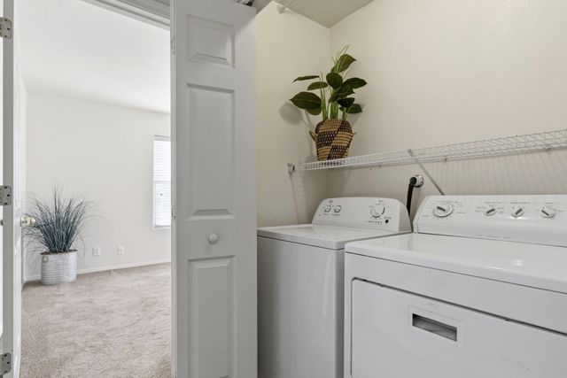 215 Lanier Drive SE, Albuquerque, NM 87123