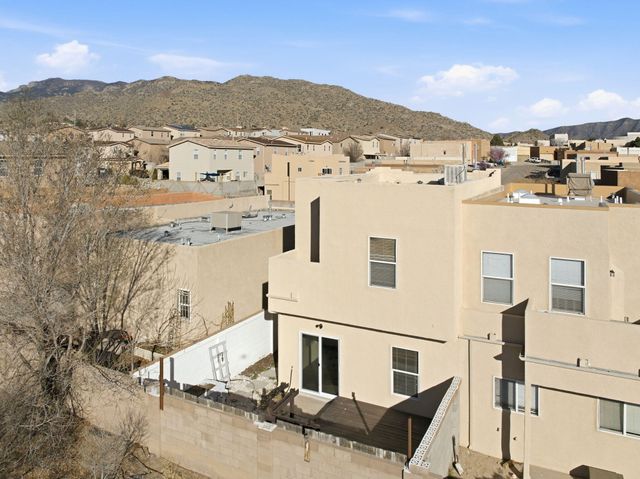 215 Lanier Drive SE, Albuquerque, NM 87123