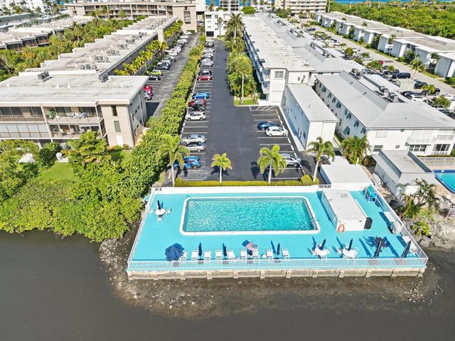 4001 S Ocean Boulevard 209, South Palm Beach, FL 33480
