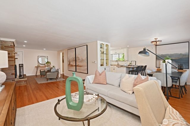 9515 Linden Avenue N, Seattle, WA 98103