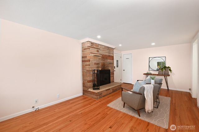 9515 Linden Avenue N, Seattle, WA 98103
