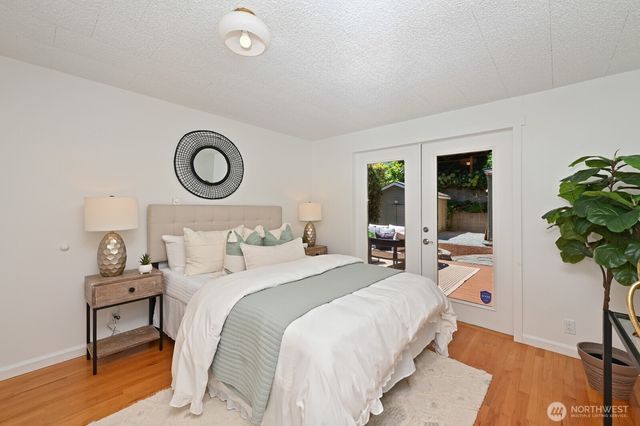9515 Linden Avenue N, Seattle, WA 98103