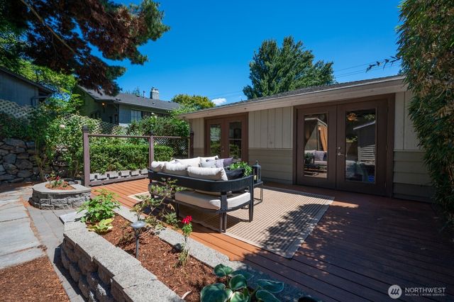 9515 Linden Avenue N, Seattle, WA 98103
