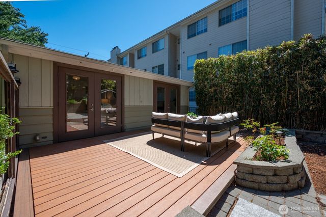 9515 Linden Avenue N, Seattle, WA 98103