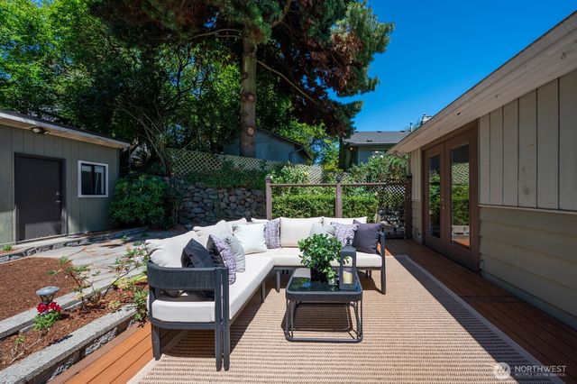 9515 Linden Avenue N, Seattle, WA 98103