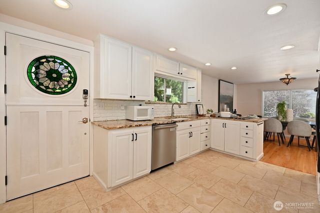 9515 Linden Avenue N, Seattle, WA 98103
