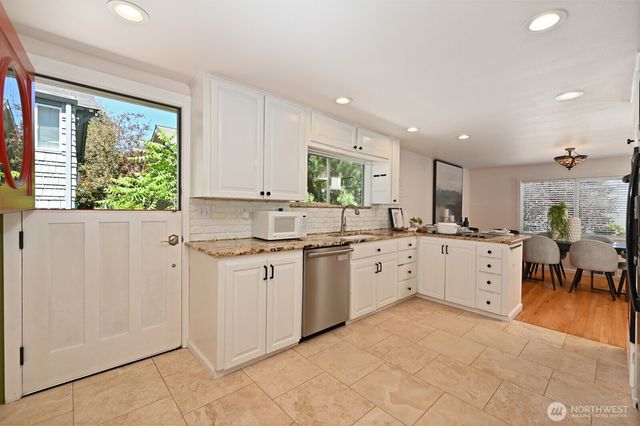 9515 Linden Avenue N, Seattle, WA 98103