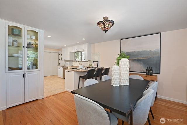 9515 Linden Avenue N, Seattle, WA 98103