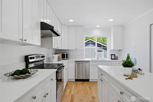 22364 NE 101st Place, Redmond, WA 98053