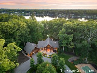 18131 N Fruitport Road, Spring Lake Twp, MI 49456