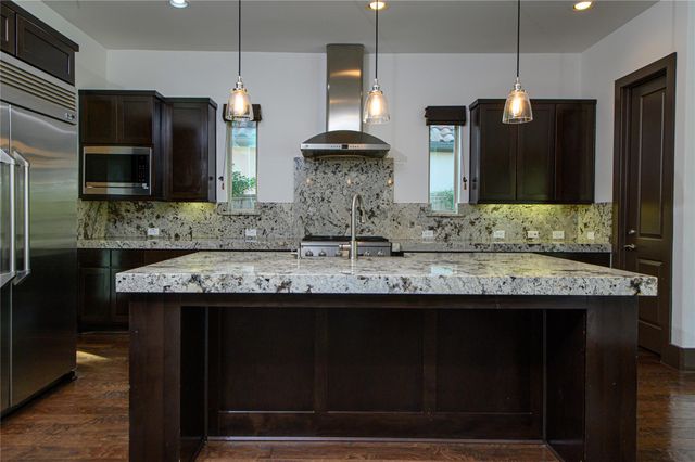 30 Freestone Stream Place, Spring, TX 77389