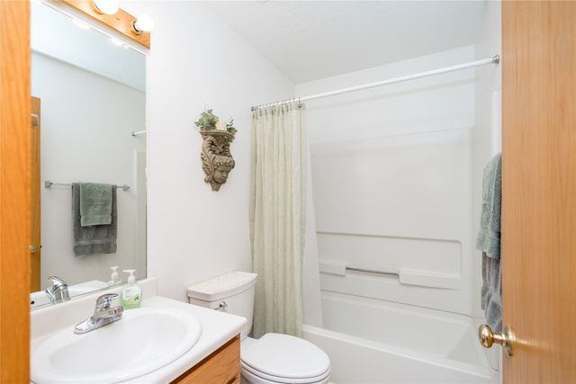 3017 Timber Hill Court, Des Moines, IA 50320