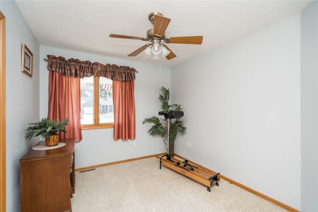 3017 Timber Hill Court, Des Moines, IA 50320