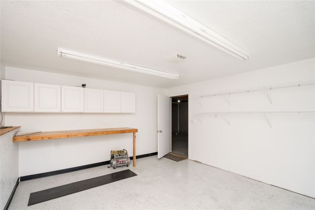 3017 Timber Hill Court, Des Moines, IA 50320