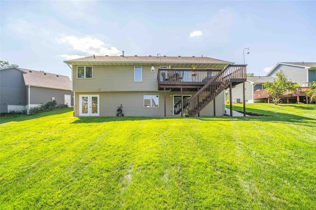 3017 Timber Hill Court, Des Moines, IA 50320