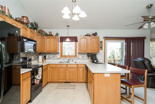 3017 Timber Hill Court, Des Moines, IA 50320