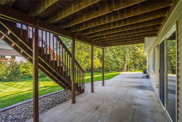 3017 Timber Hill Court, Des Moines, IA 50320