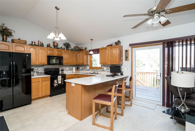 3017 Timber Hill Court, Des Moines, IA 50320