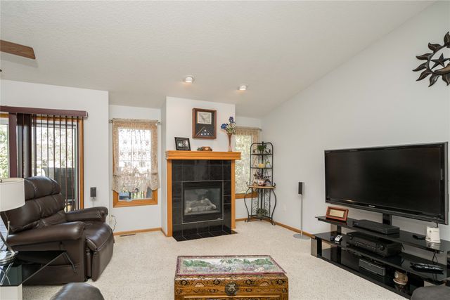 3017 Timber Hill Court, Des Moines, IA 50320