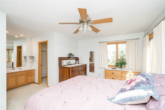 3017 Timber Hill Court, Des Moines, IA 50320