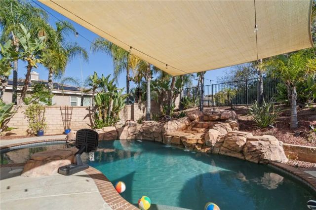 1744 Tamarron Dr, Corona, CA 92883