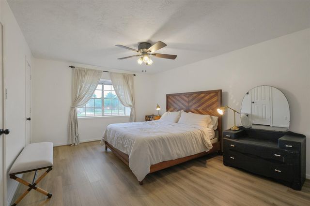 11550 Chimney Rock Unit 400 Road, Houston, TX 77035
