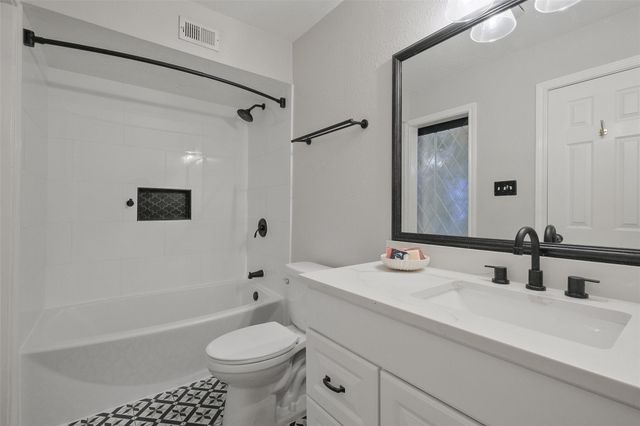 11550 Chimney Rock Unit 400 Road, Houston, TX 77035