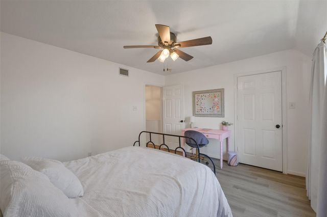 11550 Chimney Rock Unit 400 Road, Houston, TX 77035