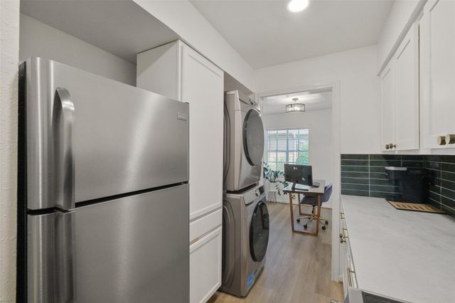 11550 Chimney Rock Unit 400 Road, Houston, TX 77035
