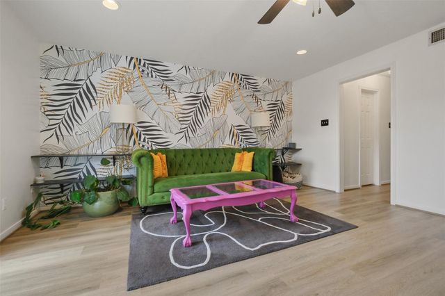 11550 Chimney Rock Unit 400 Road, Houston, TX 77035