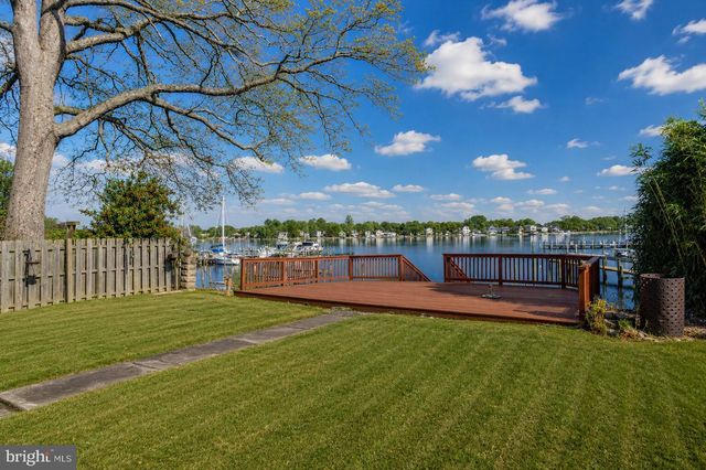 215 NANTICOKE RD, Essex, MD 21221