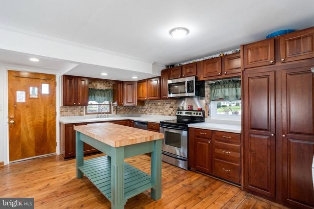 215 NANTICOKE RD, Essex, MD 21221