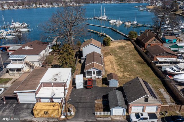 215 NANTICOKE RD, Essex, MD 21221