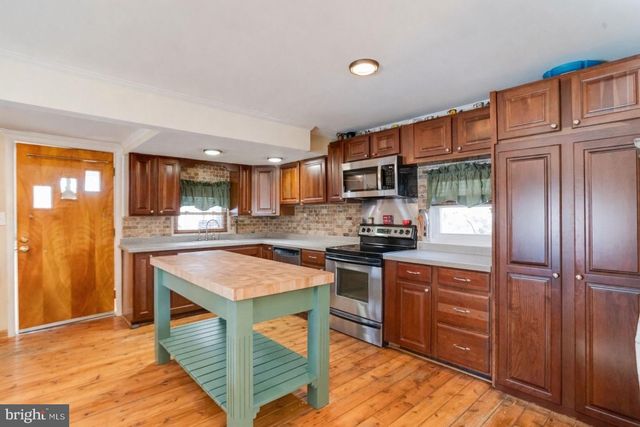 215 NANTICOKE RD, Essex, MD 21221