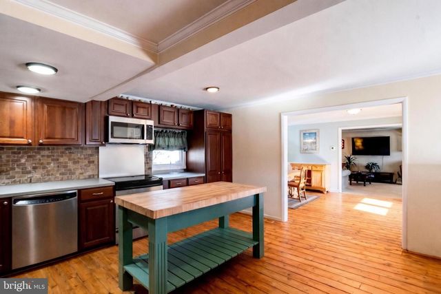 215 NANTICOKE RD, Essex, MD 21221
