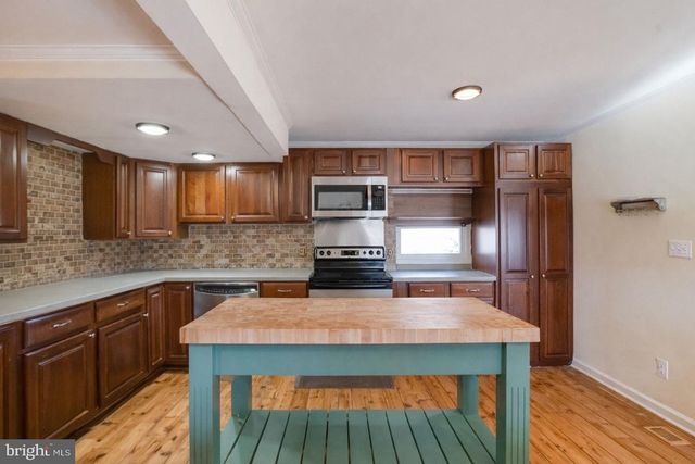 215 NANTICOKE RD, Essex, MD 21221