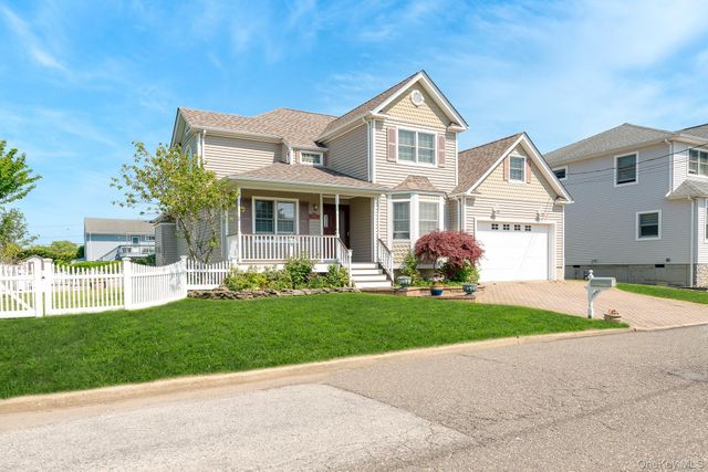 2683 Peconic Avenue, Seaford, NY 11783