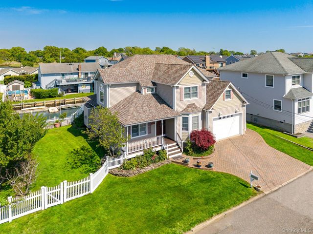 2683 Peconic Avenue, Seaford, NY 11783
