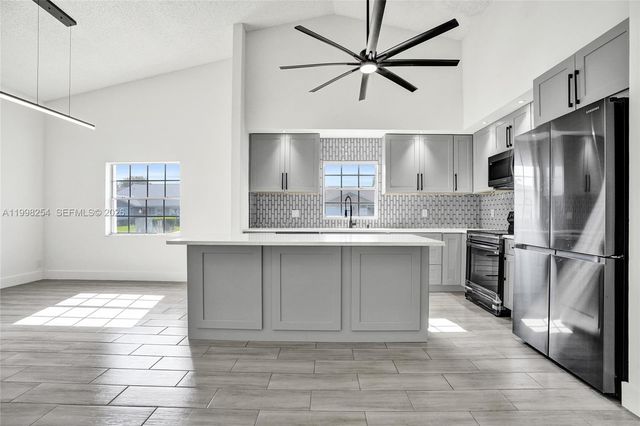 5287 Tiffany Anne Cir, West Palm Beach, FL 33417