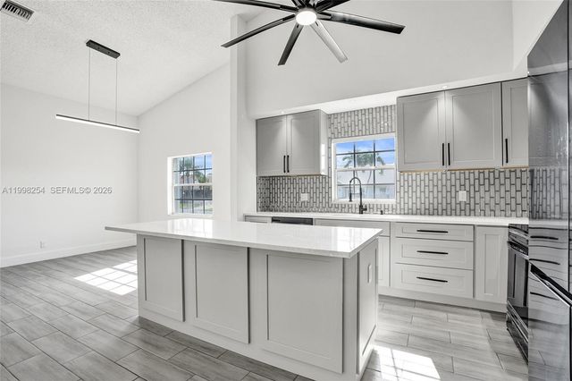 5287 Tiffany Anne Cir, West Palm Beach, FL 33417