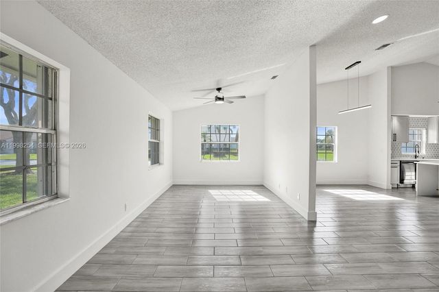 5287 Tiffany Anne Cir, West Palm Beach, FL 33417