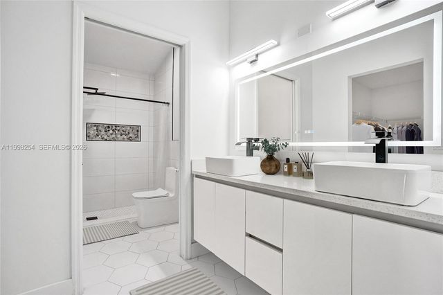 5287 Tiffany Anne Cir, West Palm Beach, FL 33417
