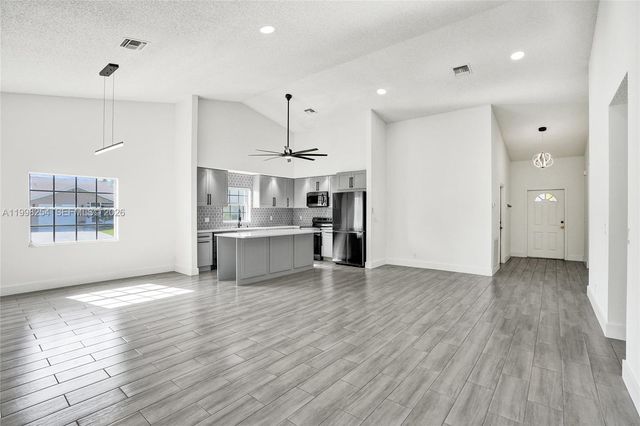 5287 Tiffany Anne Cir, West Palm Beach, FL 33417