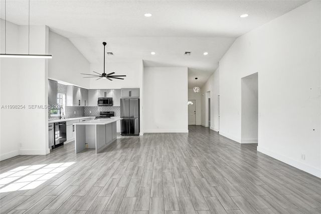 5287 Tiffany Anne Cir, West Palm Beach, FL 33417