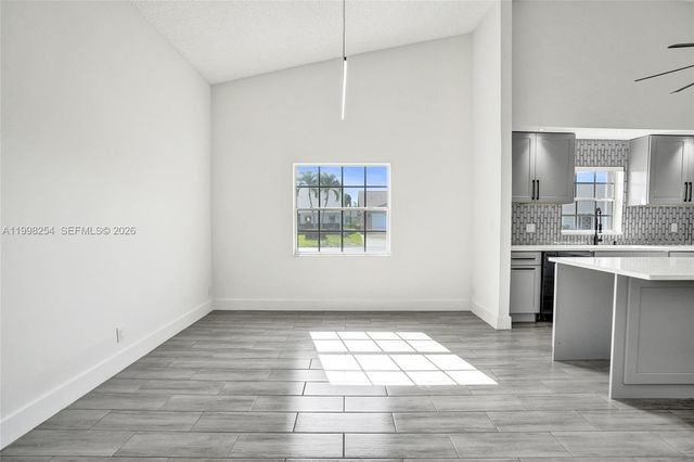 5287 Tiffany Anne Cir, West Palm Beach, FL 33417