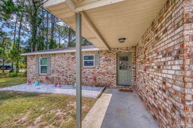 1601 Kauai Ct, Gulf Breeze, FL 32563